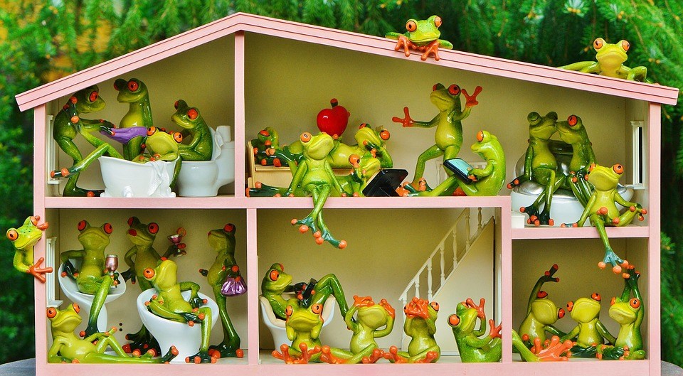Frog statues in a doll house